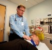 Une r&#232;gle mise au point &#224; Ottawa aide les patients qui pr&#233;sentent des blessures au cou &#224; l’urgence